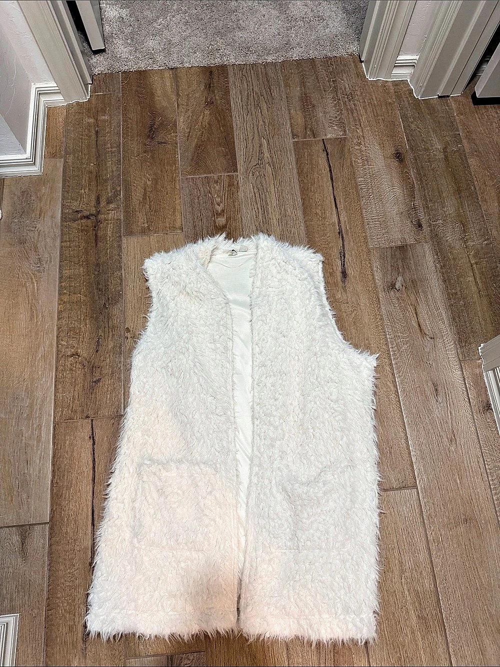 Women's White Fuzzy Vest Like New